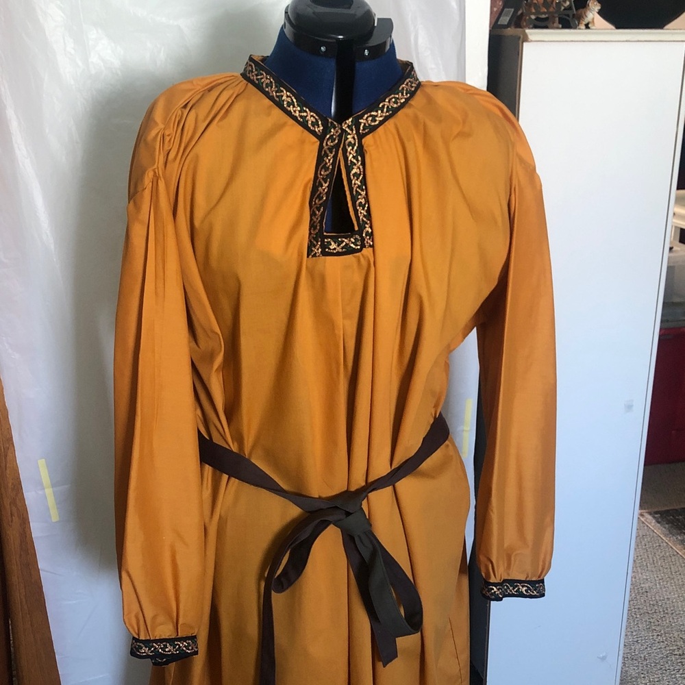 Gothic gown gold cotton with embellished collar and wrists; custom Museum Reprod - Picture 10 of 10